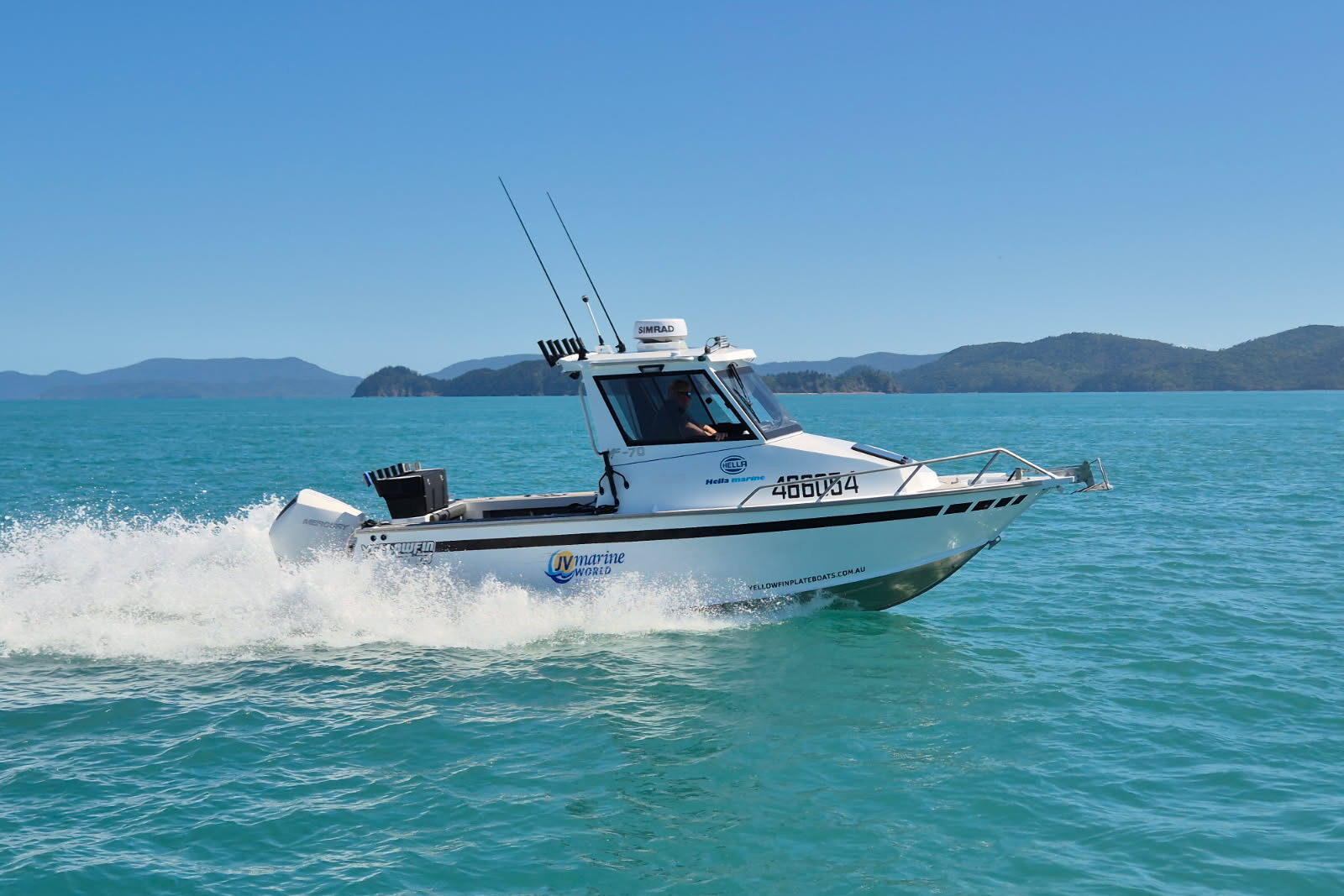 Airlie-Beach-Centre-Cab-Boat-Hire-Whitsundays